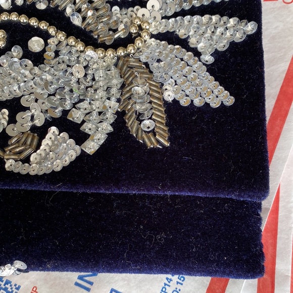 Anthropologie MASQUERADE VELVET CLUTCH - Picture 5 of 6